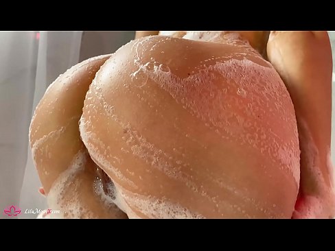 ❤️ Brineta masturbira macu vibratorom do intenzivnog orgazma pod tušem ️❌ Jebeni video kod nas ﹏