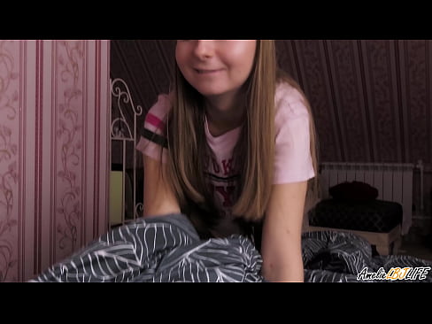 ❤️ Blondie duboko siše svoju drugu prijateljicu i dobiva spermu u usta ️❌ Jebeni video kod nas ﹏